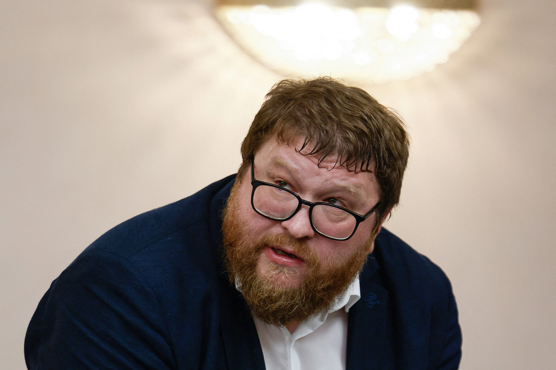 Юрист Алексей Новосёлов, участвовавший в попытке снять партию «Яблоко» с выборов, ранее регистрировался в проекте «Умное голосование»; в материалах указаны утечки баз данных и связи с платформой.