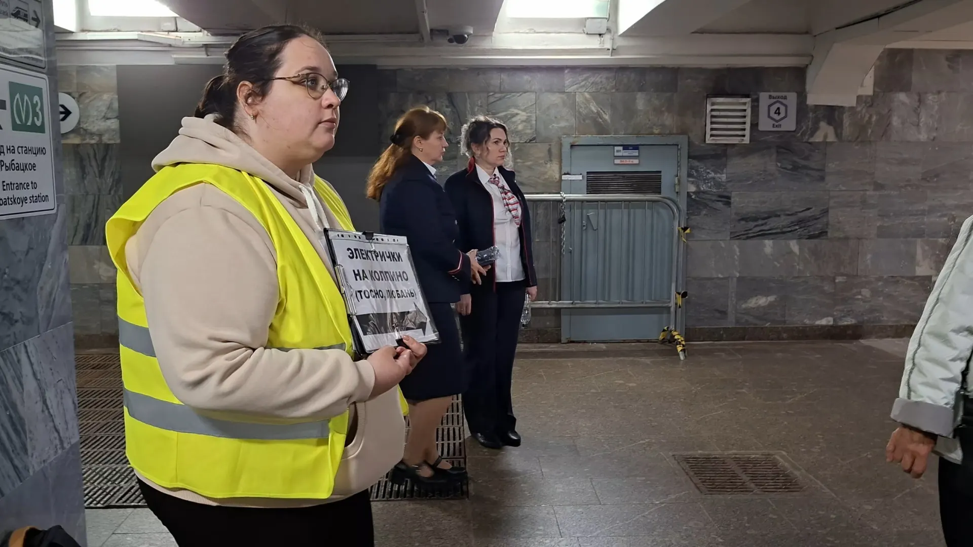 Все пригородные поезда Московского и Волховстроевского направлений теперь следуют до Рыбацкого или Ладожского вокзалов; на станциях устроили временные платформы и обновили навигацию. Демонтаж на Московском вокзале продолжается в рамках подготовки к строительству ВСМ между Москвой и Санкт-Петербургом.