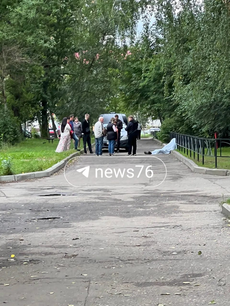69-летний мужчина скончался в Заволжском районе; по предварительным данным, причина смерти не носит криминального характера и может быть связана со здоровьем.