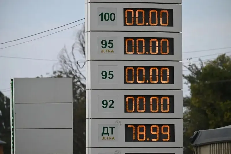 Правительство разрешило продажу бензина и дизеля классов Евро-2–Евро-5 на АЗС до 30 июня 2027 года, чтобы снизить риск дефицита.