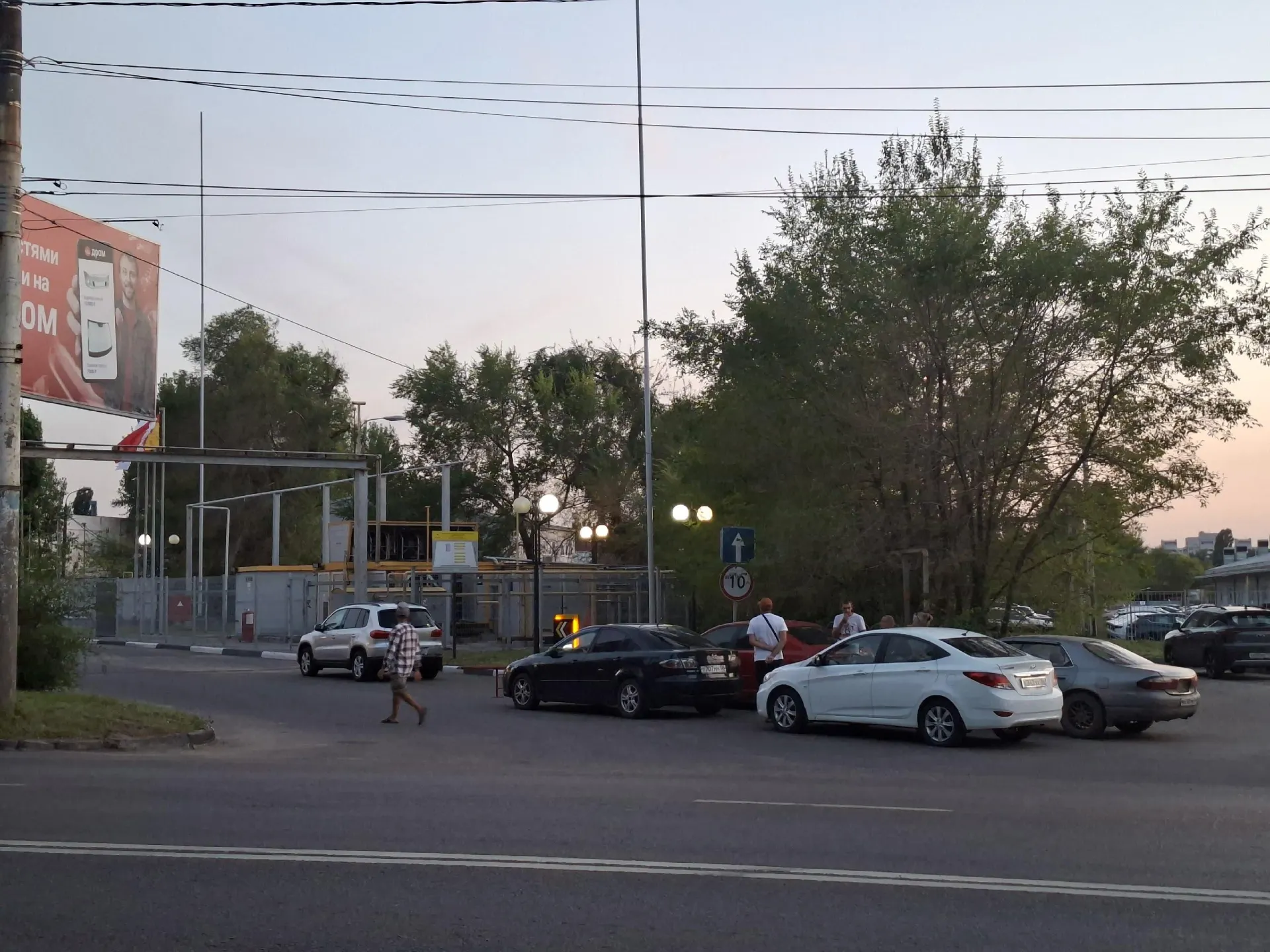 Утром топливо доступно только на примерно половине АЗС.