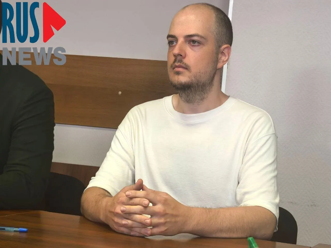 Дело рассматривалось в ускоренном порядке; обвинение утверждает, что издатели продавали книги после запрета движения ЛГБТ; ранее другие фигуранты получили аналогичные сроки.