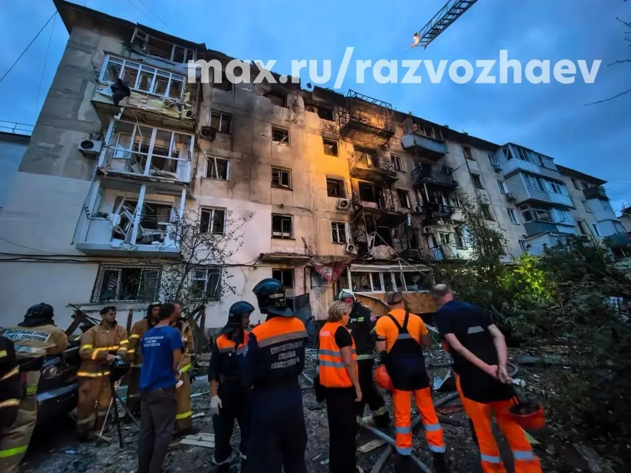 Дрон ударил по жилому дому в регионе; есть раненые, пострадали гражданские объекты, включая детский сад