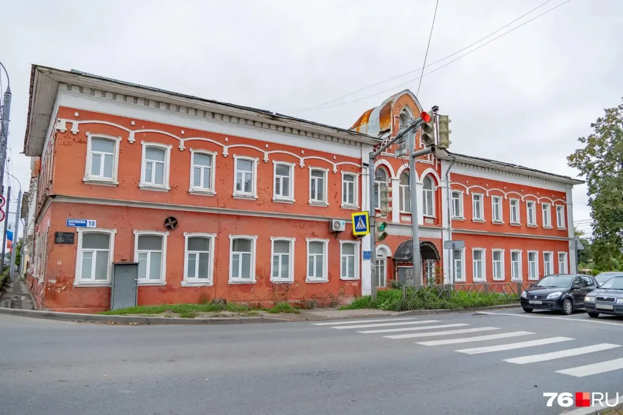 Здание XIX века, объект культурного наследия, продаётся за 8,8 млн руб; ранее стоимость снижалась с 96 млн до 8,8 млн. В 2023 году здание признано аварийным, рассматривались варианты модульной поликлиники.