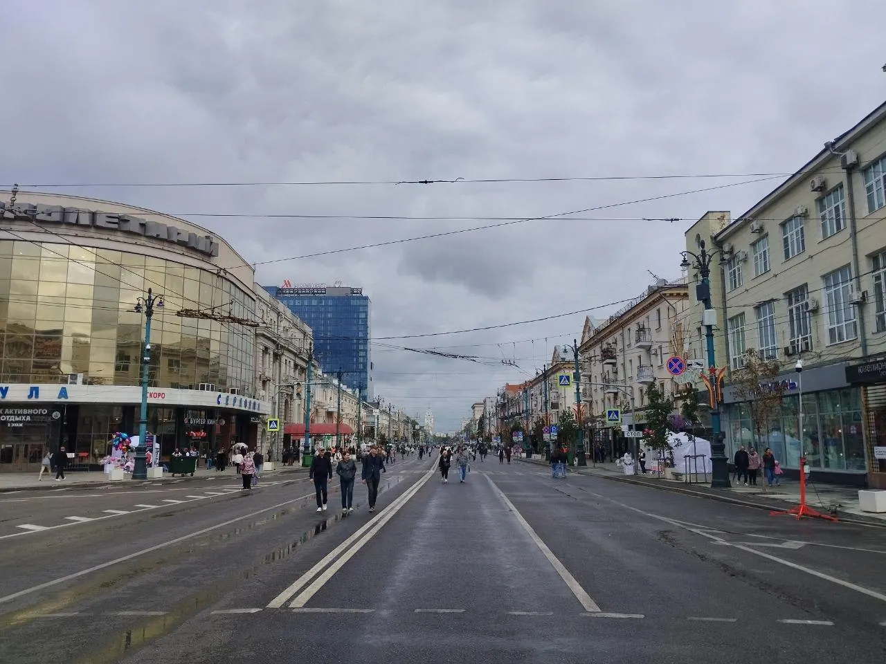 Праздник пройдет на неделю раньше обычного; подготовка включает охрану, сцены и фотозоны, расходы превысят 10 млн рублей.