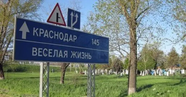 По исследованию 2025 года край занял 7-е место: 76,3% региональных и местных дорог соответствуют нормативам, плотность дорог с твёрдым покрытием — 502 км на 1000 кв. км.