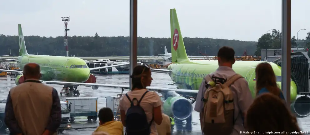 Правительство планирует увеличить перечень зон запрета на полеты до 818 участков; текущий список насчитывает 374 зоны. Меры коснутся всех типов воздушных судов, включая беспилотники, и будут бессрочными.