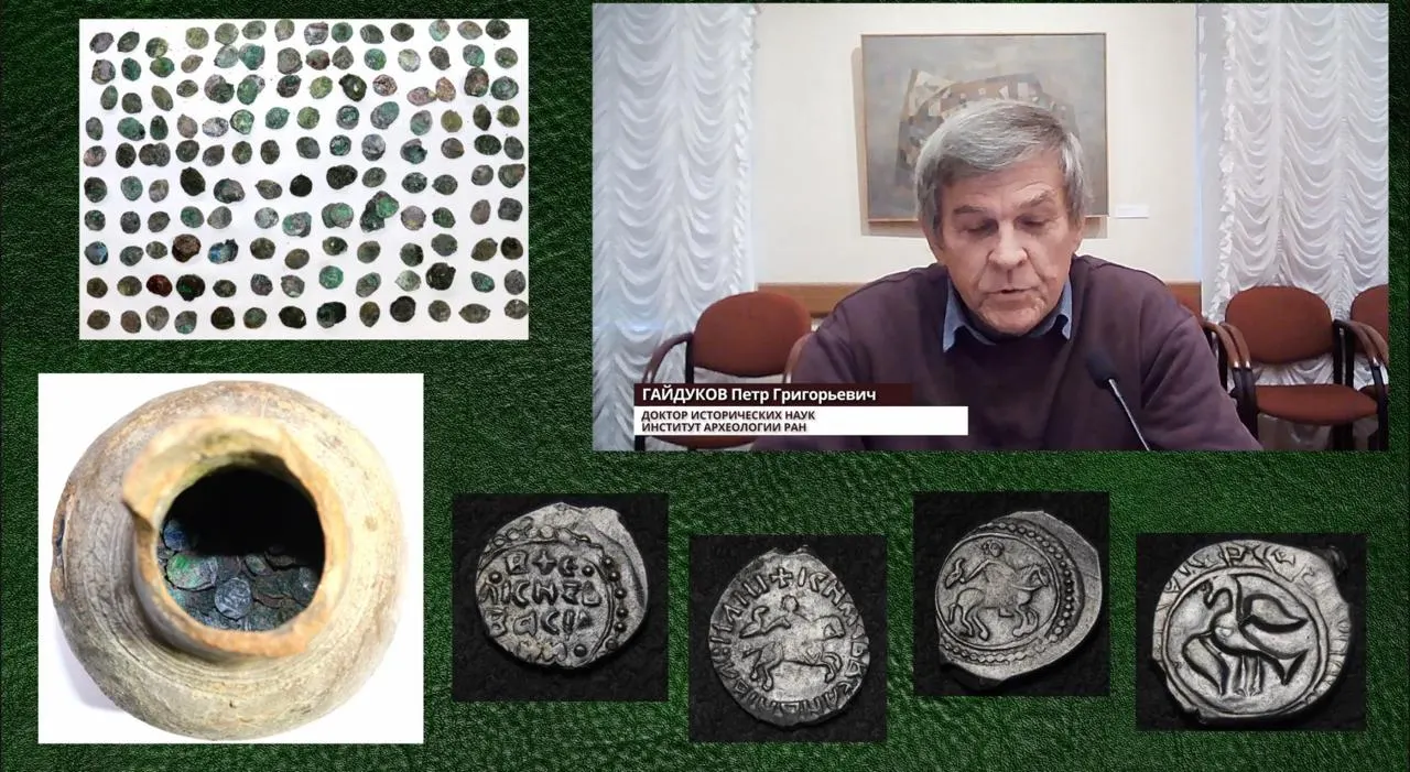 Археологи нашли в Коломне глиняный кувшин местного производства с более чем 2600 серебряными монетами эпохи XV века — крупнейший известный монетный комплекс той эпохи.