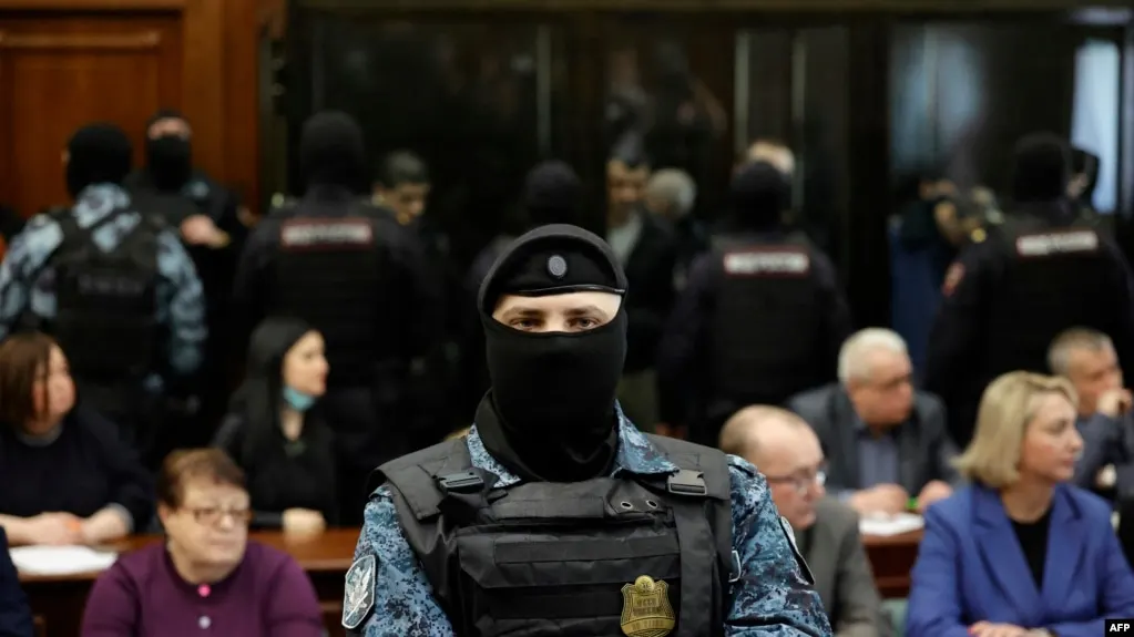 Первый апелляционный суд Москвы оставил без изменений наказание для Сергея Спиридонова: 17 лет в колонии и штраф 400 тысяч рублей. Дело рассматривалось в закрытом режиме; задержание состоялось в декабре 2023 года.