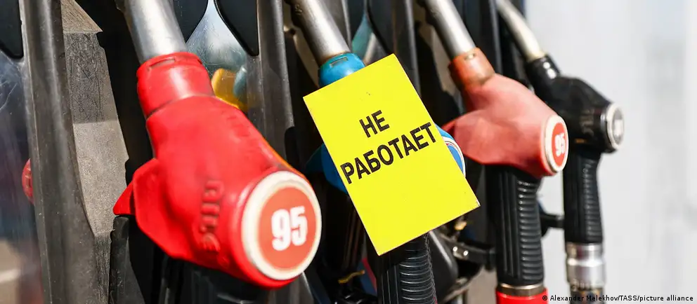 В регионе введены лимиты на отпуск топлива и режим продажи по чётным и нечётным номерам автомобилей в целях обеспечения устойчивой работы экстренных служб.