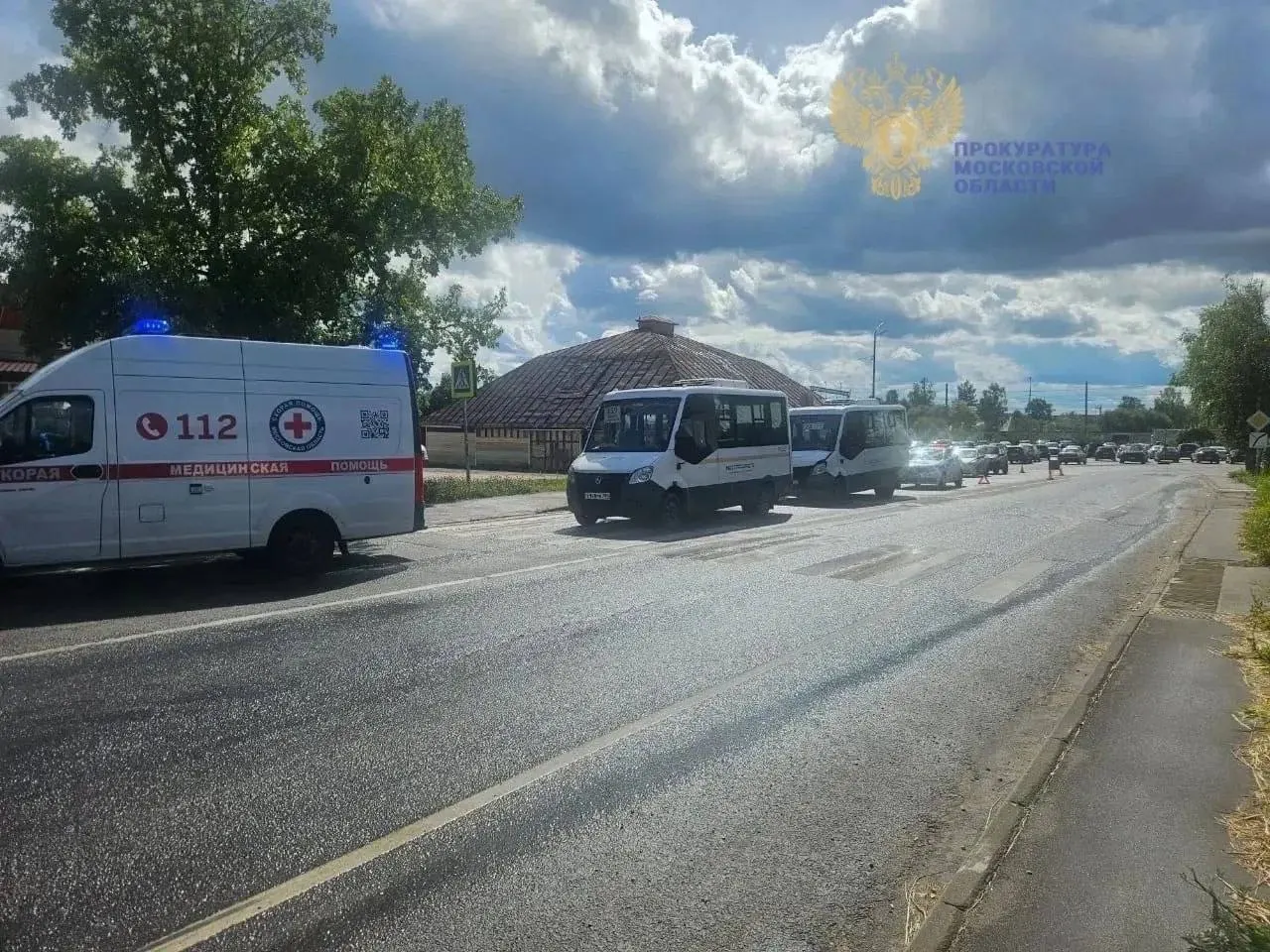 ДТП с маршрутками в Талдоме: шесть пострадавших, трое — дети; один водитель столкнулся с припаркованным микроавтобусом; возбуждено уголовное дело.