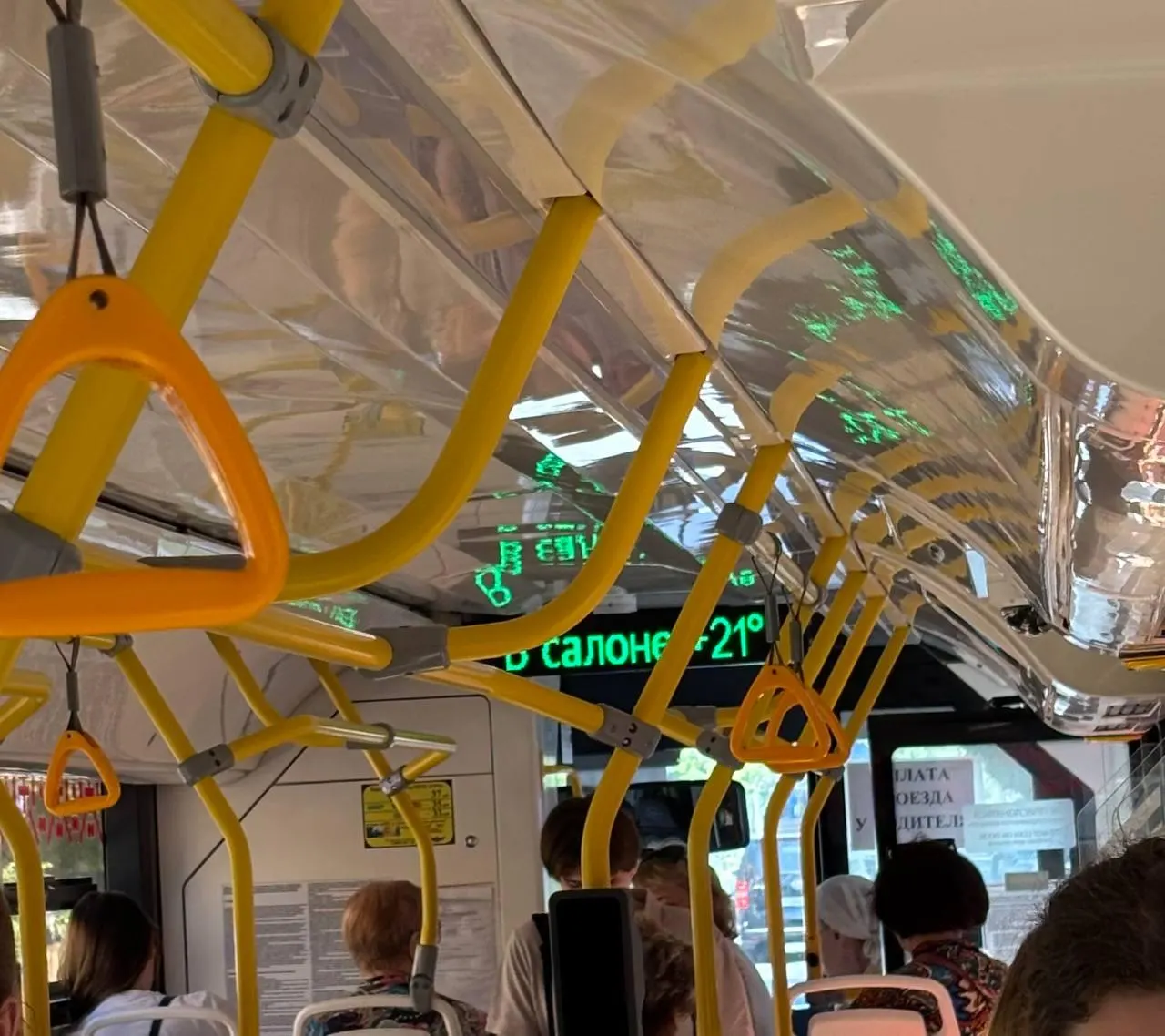 Горожане рассказали о отсутствии автобусов №62 и №99 возле торгового центра Полетаевский, возникли вопросы, как добраться на работу.