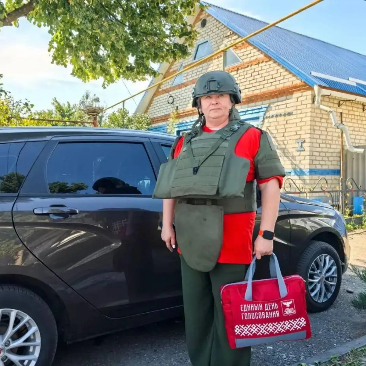 Участковые комиссии Белгородской области обходят население перед предстоящими выборами, информируя жителей о грядущих голосованиях; упоминаются подписки и VPN.