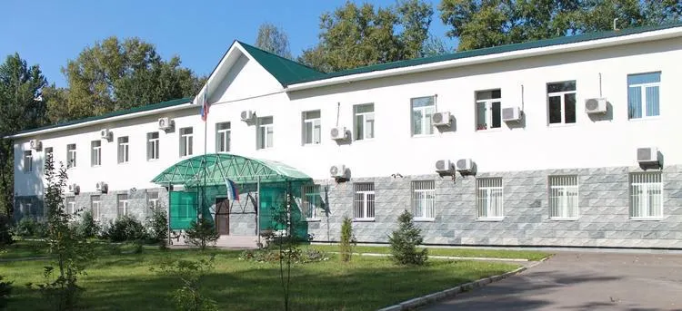 В столичном гарнизонном суде началось рассмотрение дела младшего лейтенанта Павла Гудочкина, связанного с рядом преступлений в составе полка штурмовиков, включая убийства и вымогательство.