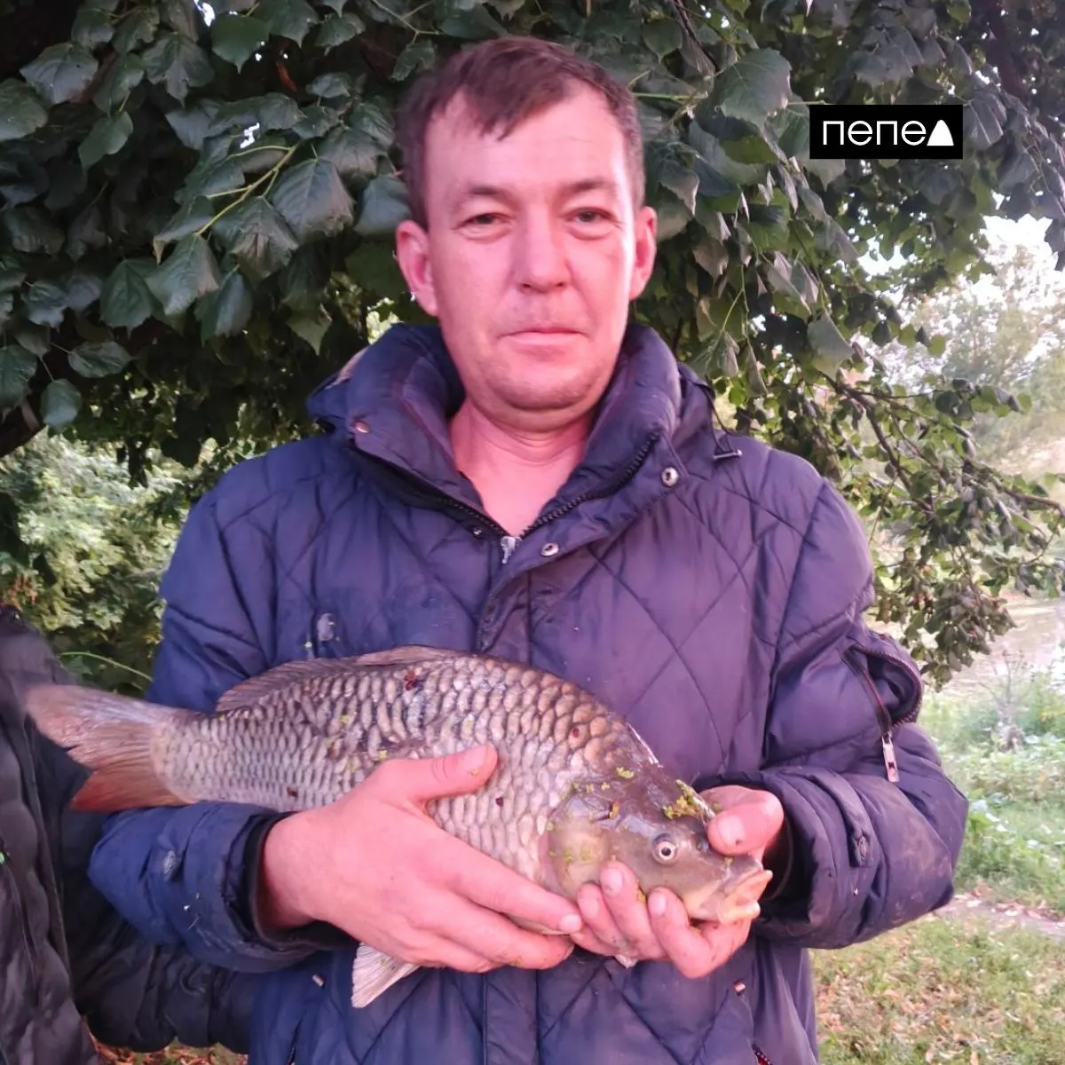 38-летний местный житель Варваровки погиб в результате атаки дрона на частный дом. По данным очевидцев, над селом пролетал беспилотник и направился в дом; это был второй дрон, замеченный над Варваровкой утром.