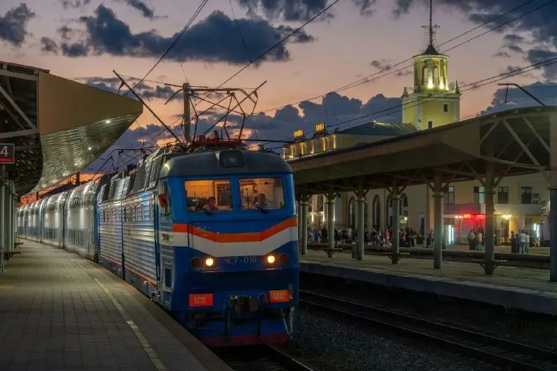 Новые двухэтажные поезда прошли тестовую обкатку на маршруте Ярославль — Москва; первый рейс состоялся ночью 5 августа, а время в пути предположительно не превысит трёх часов.