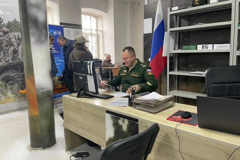Официальные лица опровергли слухи о всеобщей мобилизации; эксперты считают сообщения попыткой давления на общество.