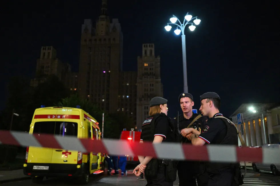 1 августа в московском Balzi Rossi произошёл взрыв. Есть погибшие и раненые; расследование ведут силовые ведомства. Рассматриваются несколько версий и возможные связи с высоким военным управлением.