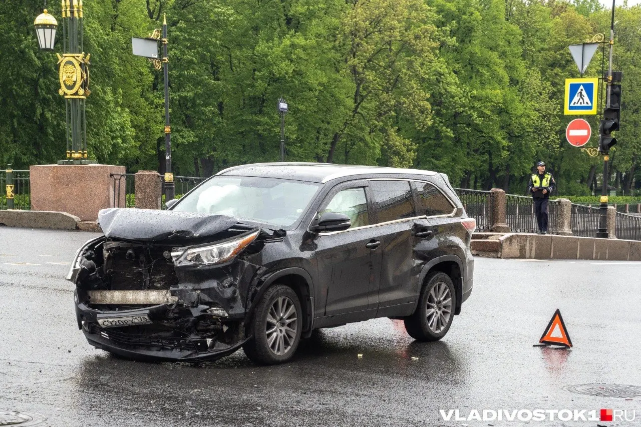 Приморский край занял 53-е место в рейтинге регионов России по аварийности на дорогах. За период с января по июнь 2026 года в крае зафиксировано 101,6 ДТП на 100 тысяч транспортных средств. Чечня имеет минимальное число аварий (10,7 на 100 тысяч), за ней следуют Московская область (39,0) и Брянская область (41,9).