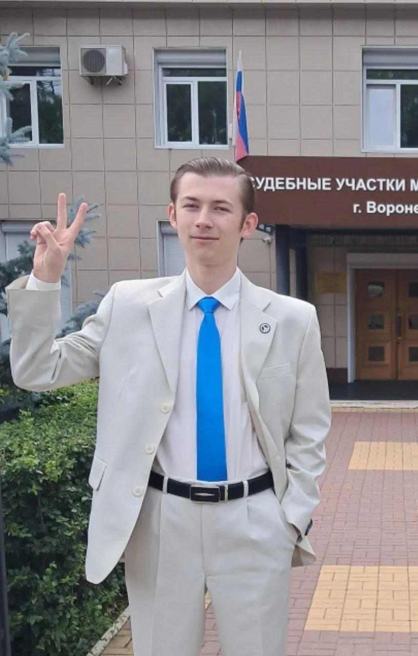 Самороспуск организации произошёл после задержания одного из её членов. По данным следствия, полиция якобы подстроила ситуацию с взяткой за зачёт и проверяла наличие оружия и средств, связанных с иностранными агентами. Позже участники были отчислены из ВГУ; организация проводила акции и поддерживала студентов.