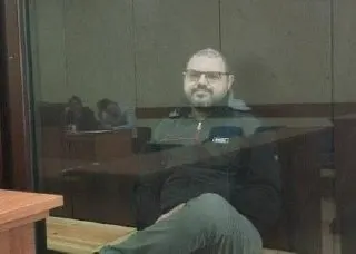 Член Совета по правам человека обратилась в Советский районный суд с просьбой заменить меру пресечения главному редактору местной газеты на домашний арест. Смирнов обвиняется в вымогательстве и находится в СИЗО более полутора лет.