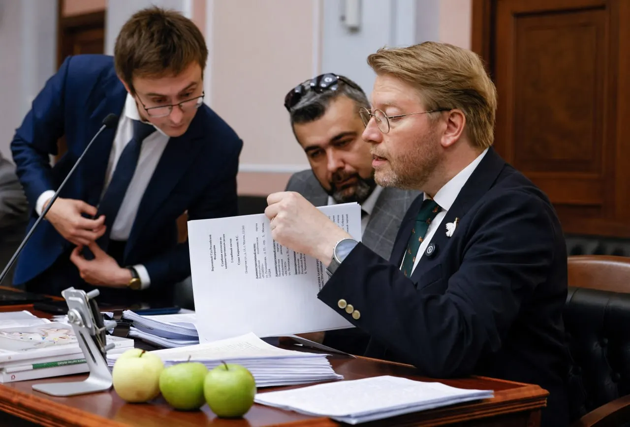 Суд принял решение по иску партии Родина; список «Яблока» снят с регистрации, кандидаты по округам продолжают кампанию.
