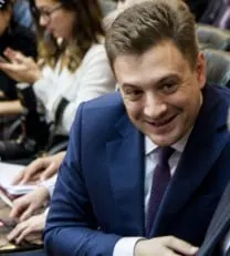 Коммунист Георгий Камнев обратился к министру промышленности с призывом снизить стоимость автомобилей «АвтоВАЗа» на внутреннем рынке, указывая на более низкие цены за пределами страны.