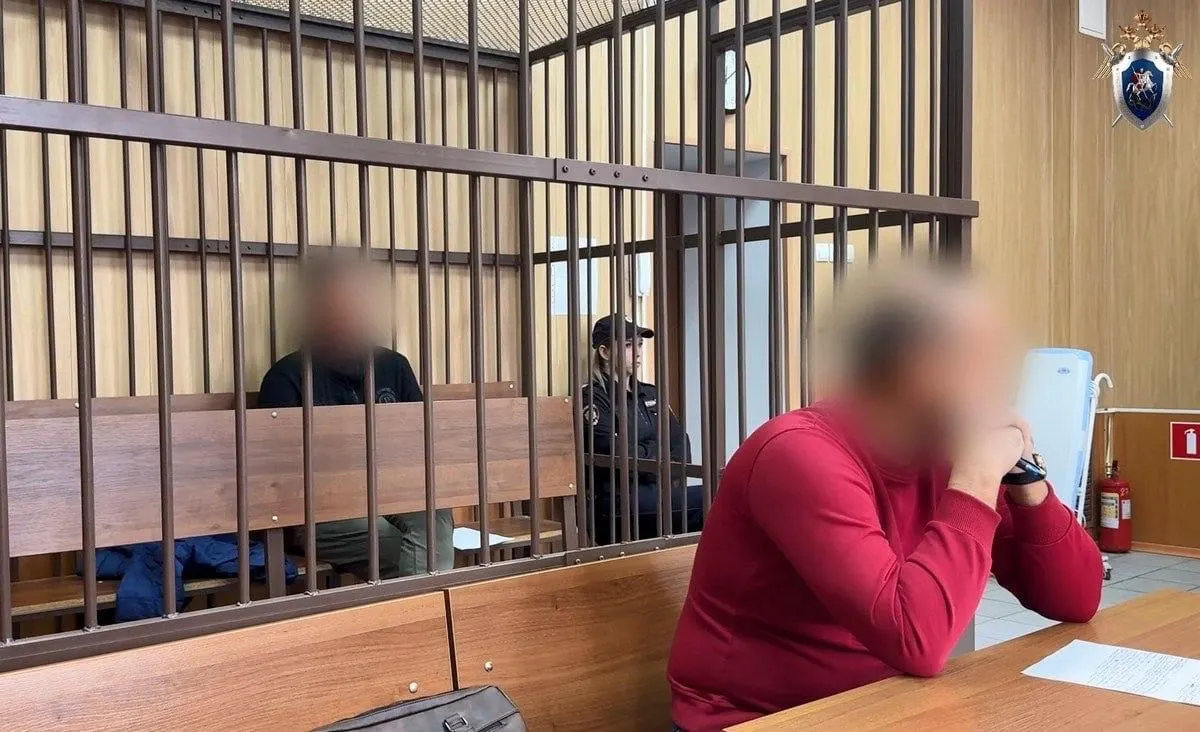 Суд вынес обвиняемому семилетний срок колонии строго режима за получение взятки; ранее он возглавлял другую колонию, где содержался Навальный, и был наказан за перевод осужденного на другую работу.