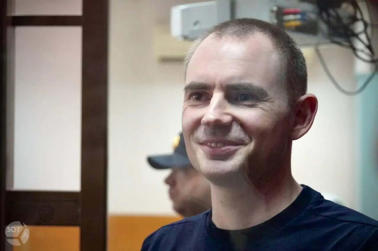 Родственники Максима Круглова обратились к омбудсмену по правам человека с просьбой обеспечить специализированное лечение для политика, страдающего болью в плече и нуждающегося в обследовании.