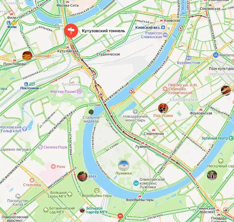 Во втором ДТП в районе произошла авария двух автомобилей во внутреннем Кутузовском тоннеле. Пробка на участке ТТК достигает около 6 км. Рекомендуют объезжать через Садовое кольцо.