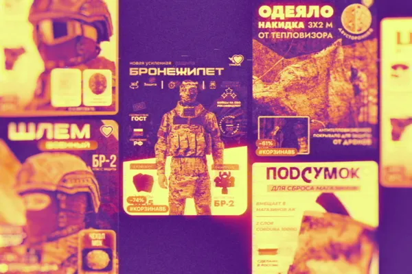 Рано утром 3 августа беспилотники нанесли удар по логистическому центру во Владимирской области. Возник пожар, сотрудников эвакуировали; по предварительным данным пострадал один человек.