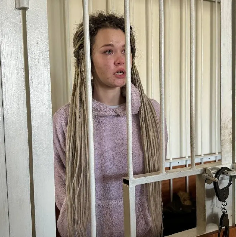 Осуждённая Надежда Россинская жалуется на травлю со стороны сокамерников и игнорирование медицинской помощи со стороны медперсонала, переведена в штрафной изолятор и ожидает перевода в более строгие условия.