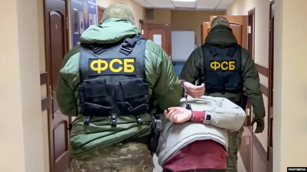 Задержан иностранный гражданин; по версии следствия он планировал разведку объектов госуправления и транспортной инфраструктуры в Москве; дело возбуждено по статье о теракте; задержание произошло в Мурманской области.