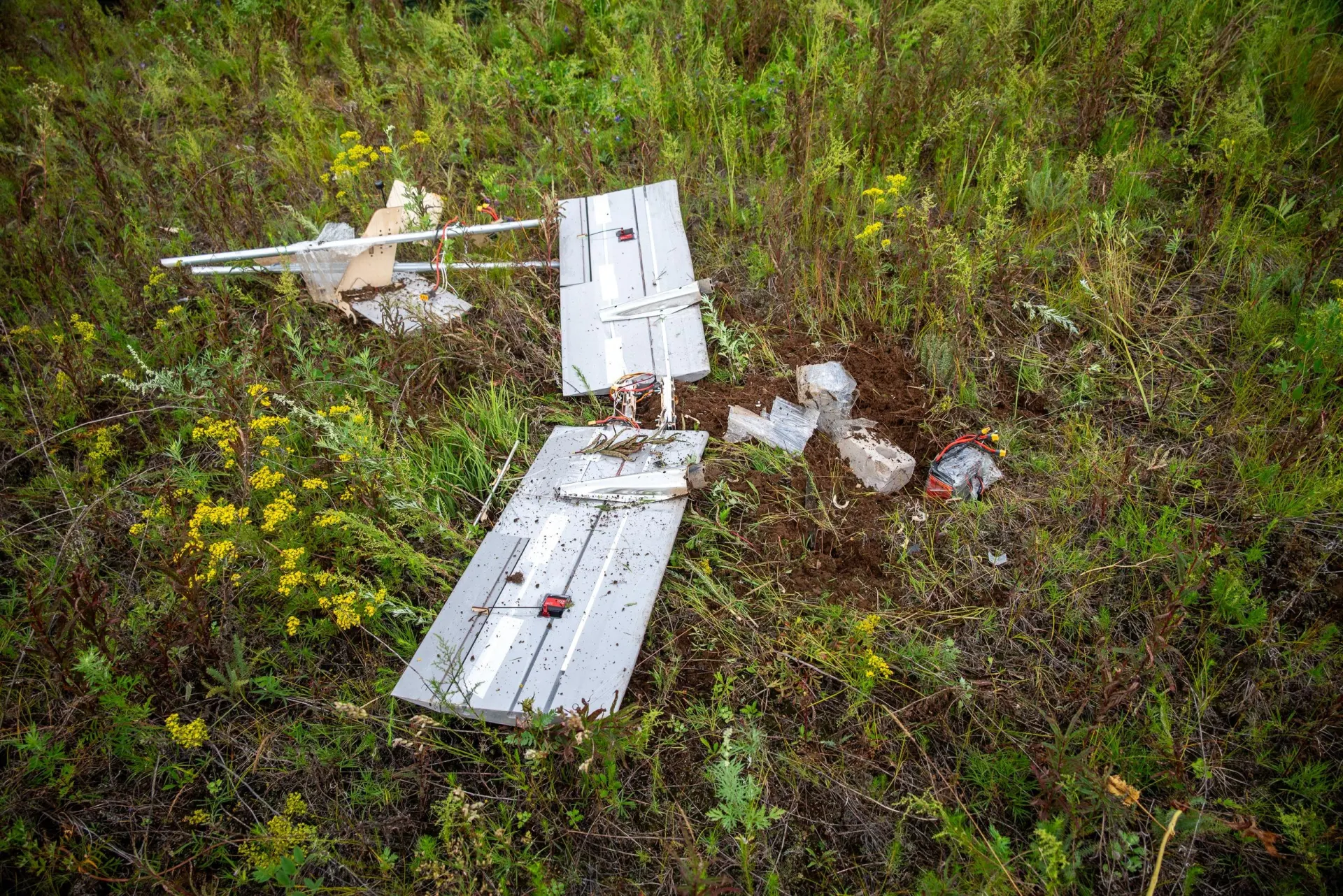 Погибли мужчина и подросток в результате ночной атаки дронов возле Воронежа. По региону фиксируются ранения и продолжение ситуации под контролем.