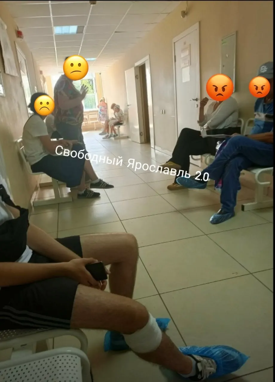 Пациенты сообщают о трудностях попасть на прием к хирургу; в регионе ощущается нехватка специалистов, что приводит к длительным очередям.
