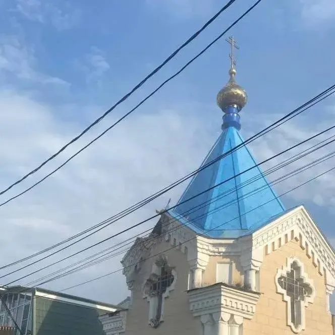 После удара беспилотника в Рыльске пострадала церковь; обстоятельства инцидента уточняются.