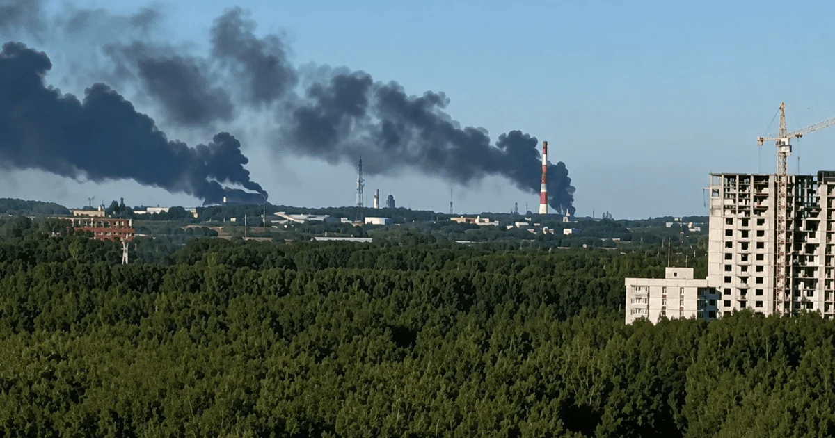 Август стал рекордным по числу атак на нефтеперерабатывающие заводы, что сопровождалось ростом дефицита топлива, заметного даже в Москве.