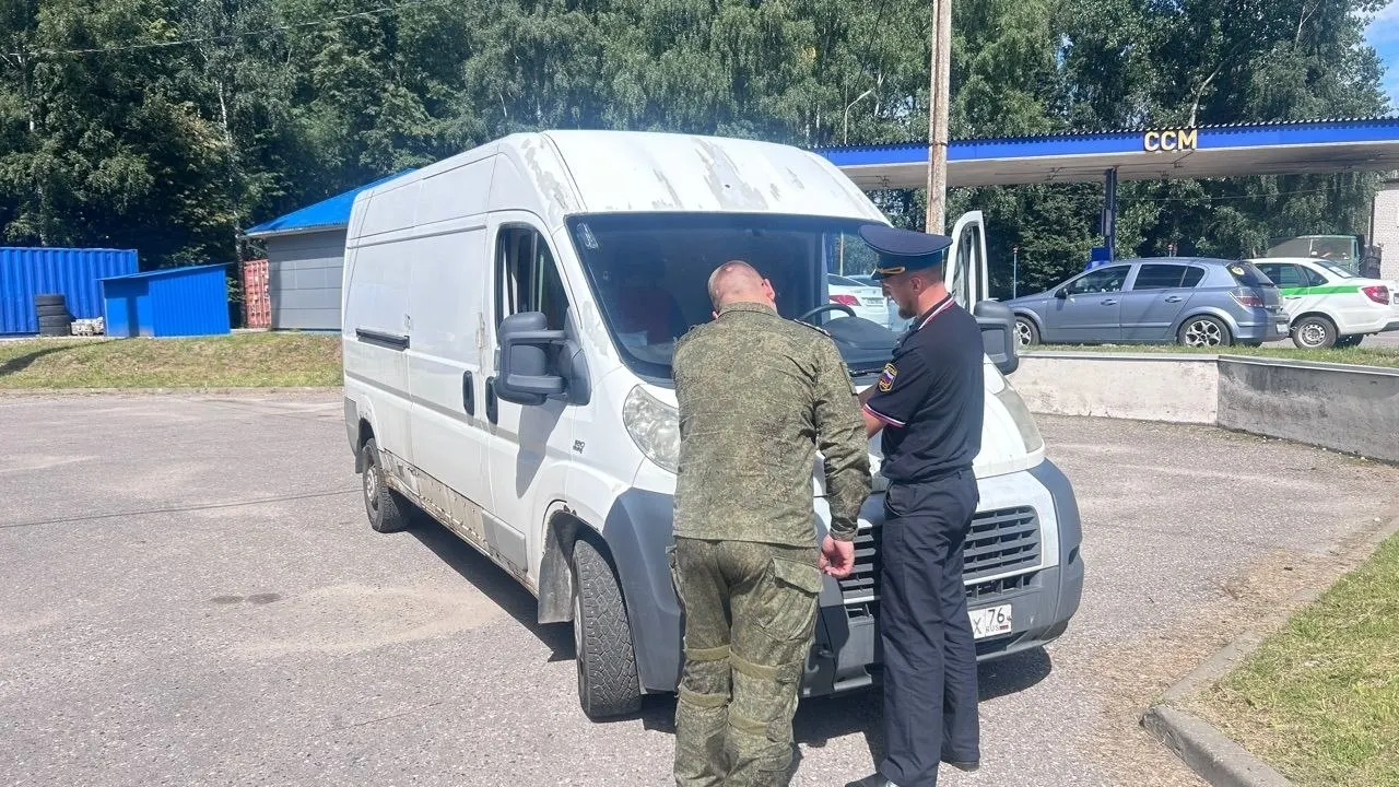 В регионе передали на нужды СВО восемь автомобилей, ранее изъятых по судебному решению; уточняется перечень машин и сообщение о реализации 21 транспортного средства в ближайшее время.