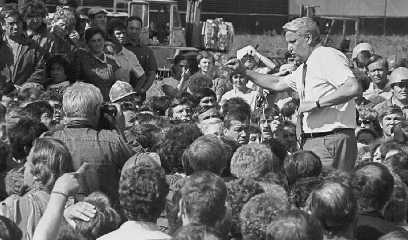 Как январский период суверенитетов 1990 года повлиял на отношения между центром и республиками и как это повлияло на будущее российского федеративного устройства.