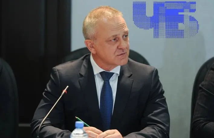 Суд отменил домашний арест родственников экс-руководителя Роспотребнадзора. По материалам дела речь идёт о фиктивном трудоустройстве и госзакупках на сумму 400 млн рублей.