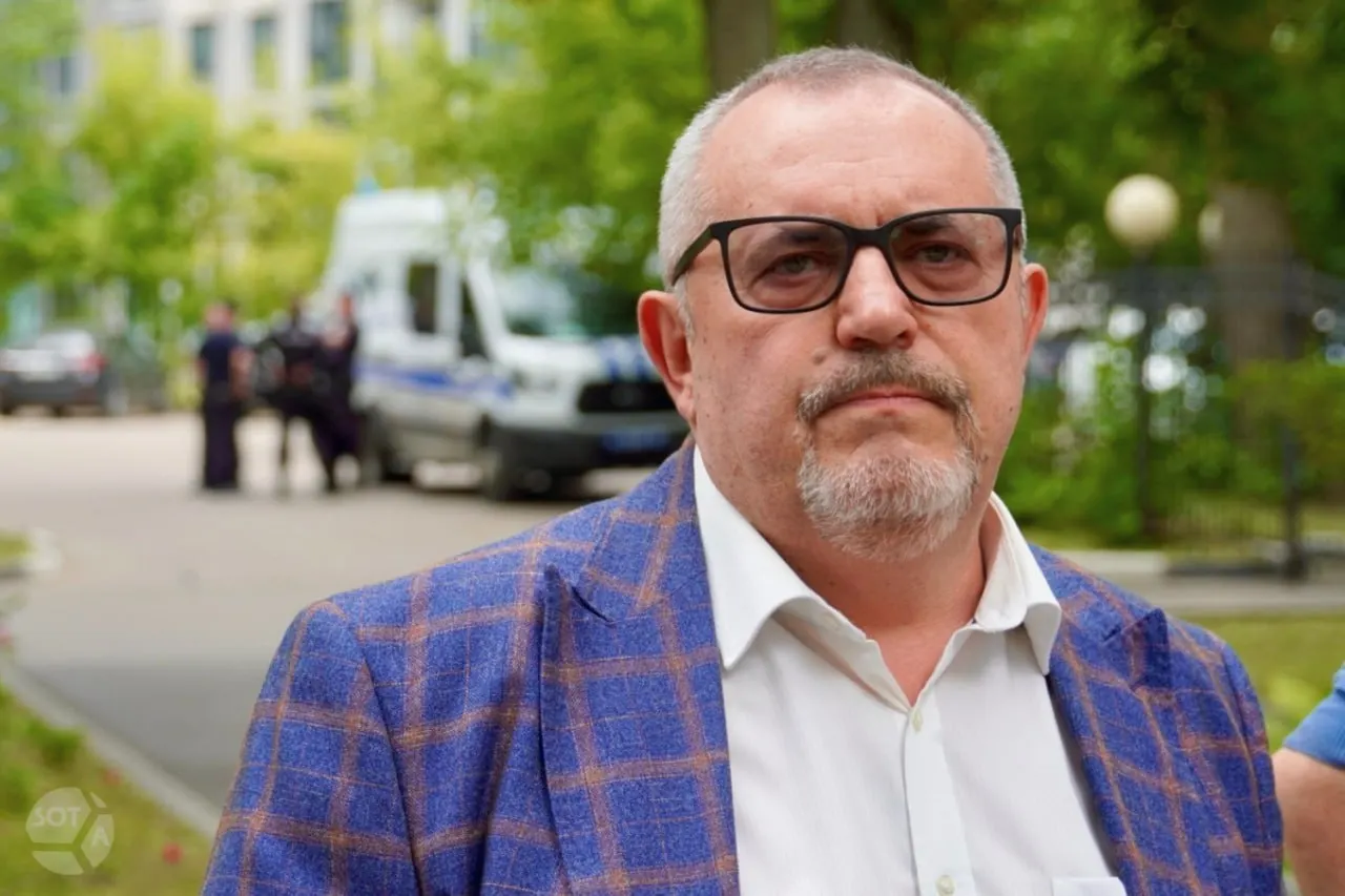Дело о демонстрации экстремистской символики: Борис Надеждин получил штраф и не сможет баллотироваться в ближайший год; он эмигрировал во Францию; защита назвала дело политическим.