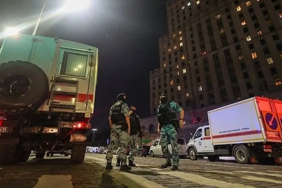 1 августа вечером в ресторане на Кудринской площади произошёл взрыв: погибли три человека, 21 получил ранения. По данным Национального антитеррористического комитета сработало самодельное взрывное устройство.