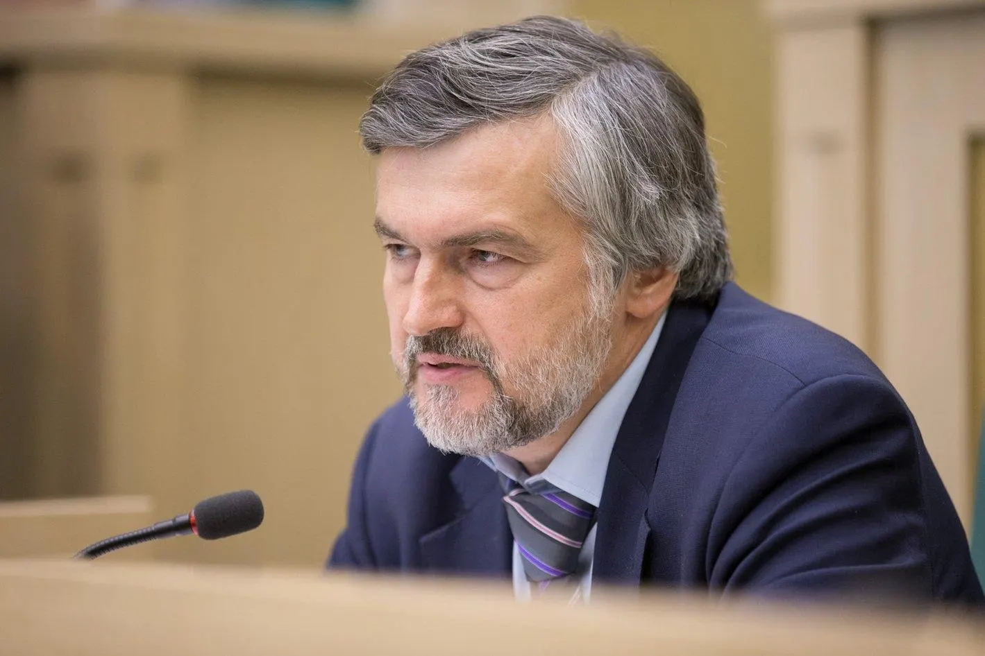 Главный экономист ВЭБ.РФ уволен после критических замечаний о состоянии экономики; эксперты предупреждают о сохраняющихся рисках и возможном социально-экономическом давлении.