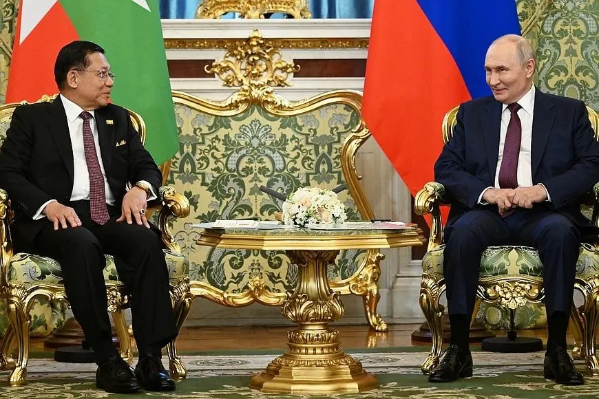 Путин обсудил с Мин Аун Хлайном планы по возрождению проекта глубокой водной гавани в Давэй на юге Мьянмы, а также связанные с Россией энергетические и инфраструктурные инициативы.