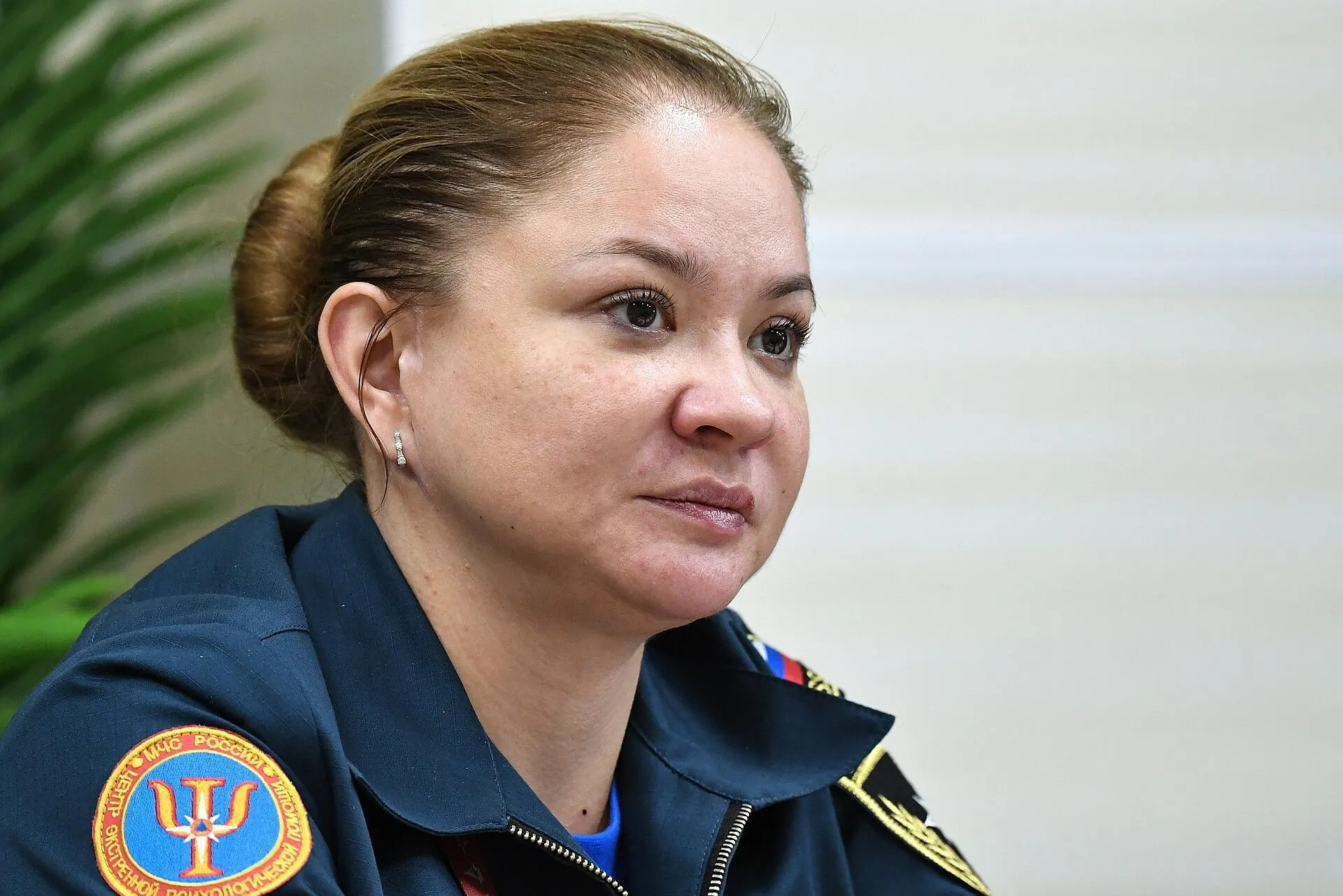 Расследование выявило недостоверные утверждения в новом учебнике ОБЖ, касающиеся сбора данных и контроля над устройствами.