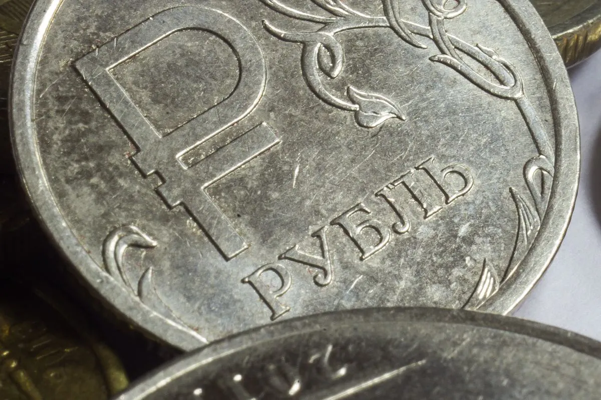 Минимальный размер оплаты труда планируется увеличить до 28 935 рублей в 2027 году, рост составит около 6,8%. В дальнейшем задача — довести МРОТ до 35 000 рублей к 2030 году.