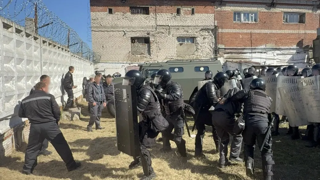 В регионе прошли учения по подавлению массовых беспорядков в колонии №3; участие приняли более 300 сотрудников и 56 представителей силовых структур.