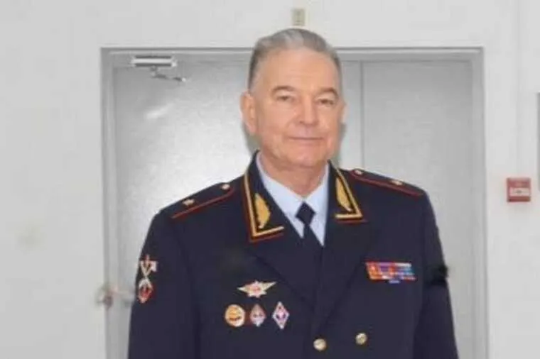 В Подмосковье задержан руководитель центра хозяйственного обеспечения регионального МВД по подозрению в крупной растрате топлива, предназначавшегося для полиции; ущерб оценивается примерно в 600 миллионов рублей.