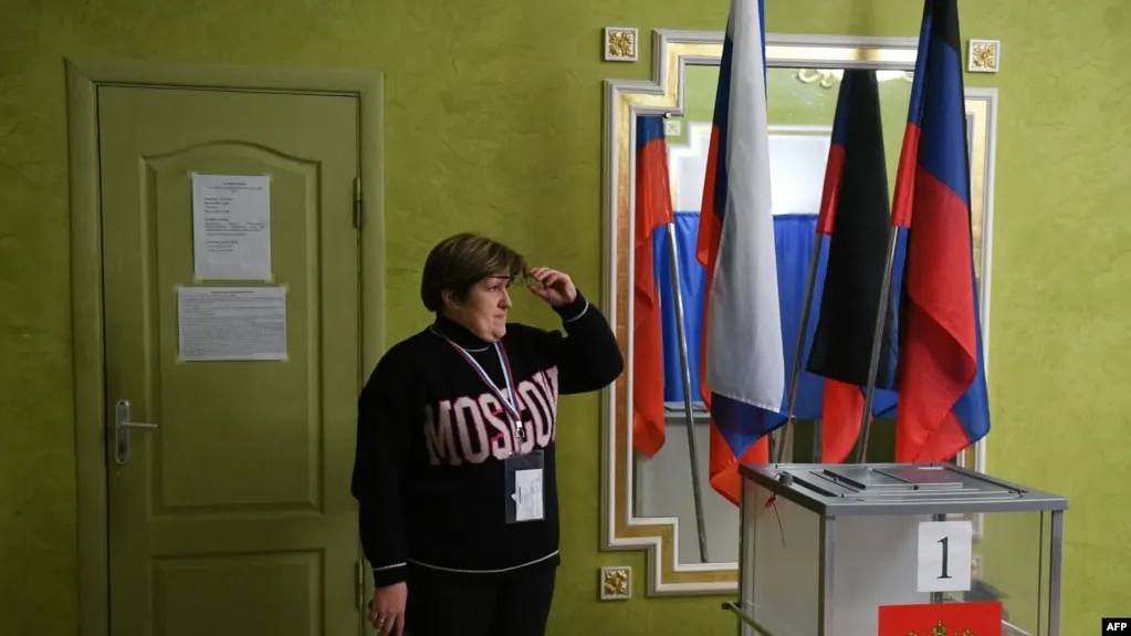 В нескольких регионах зафиксировано давление на сотрудников бюджетной сферы: принуждение к ДЭГ, смена участка и указания по голосованию.
