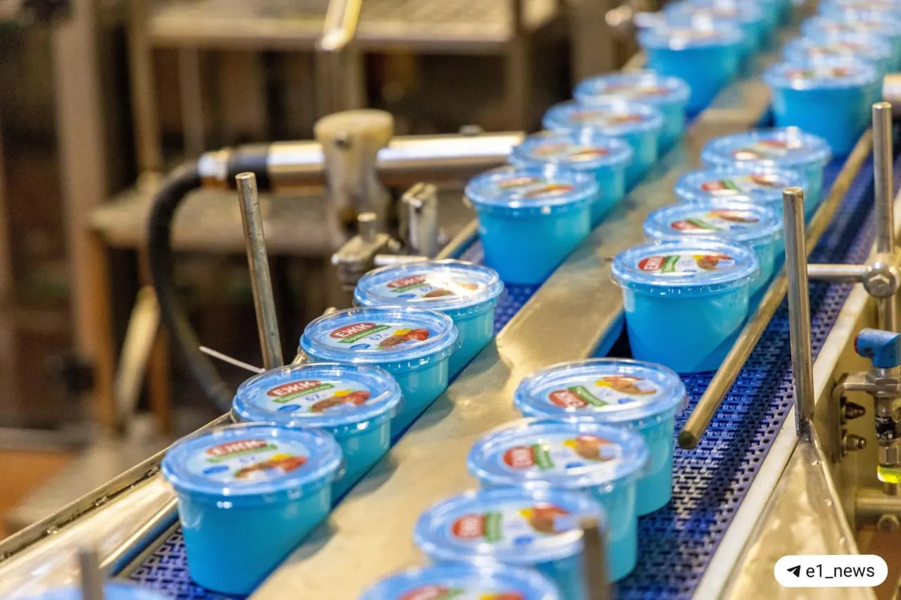 Суд Москвы арестовал банковские счета Натальи Быковской на сумму свыше 4,1 млрд рублей; дело связано с мошенничеством, подозреваемый — владелец компании, который находится под стражей с марта прошлого года. В мае 2026 года предприятие национализировали, а средства конфискованы в доход государства.